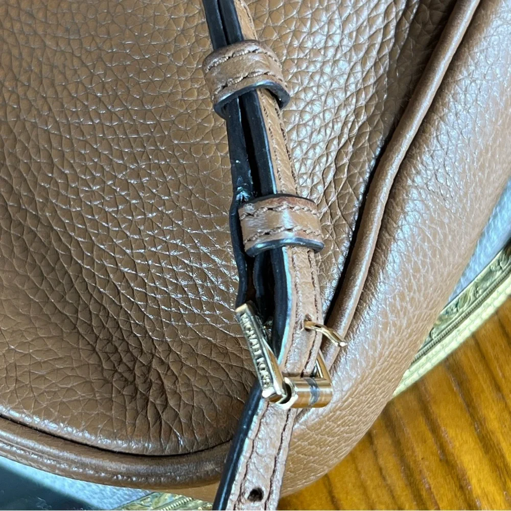 Michael Kors Jet Set Camera Crossbody Bag Brown Great Condition - Picture 11 of 13